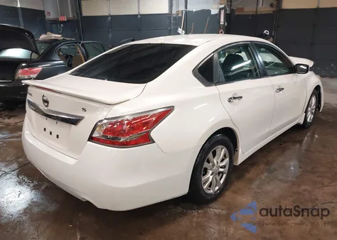 2015 Nissan Altima 2.5 S z USA, uszkodzony, nr VIN 1N4AL3AP1FC152438